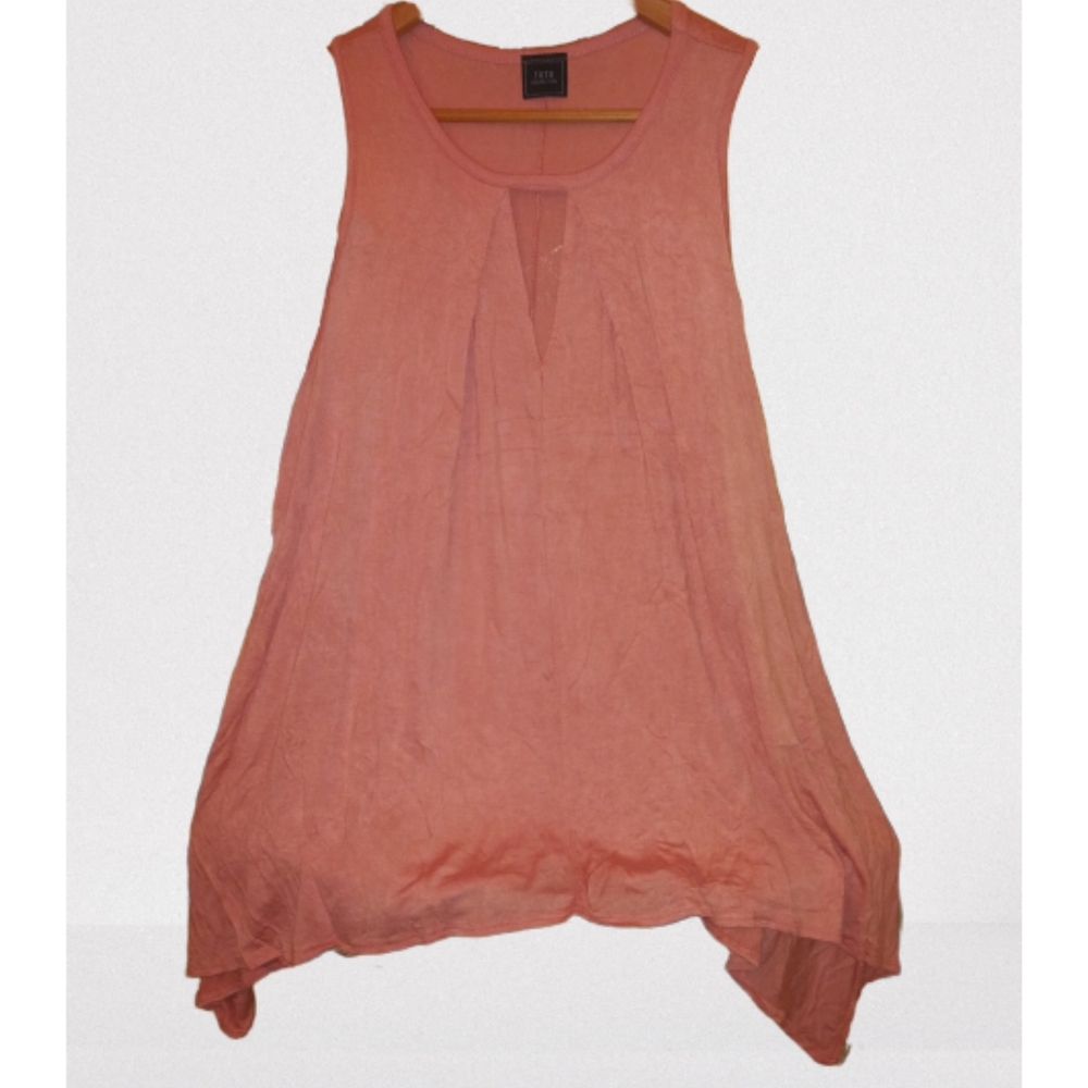 TOTO peek a-boo blouse 1X